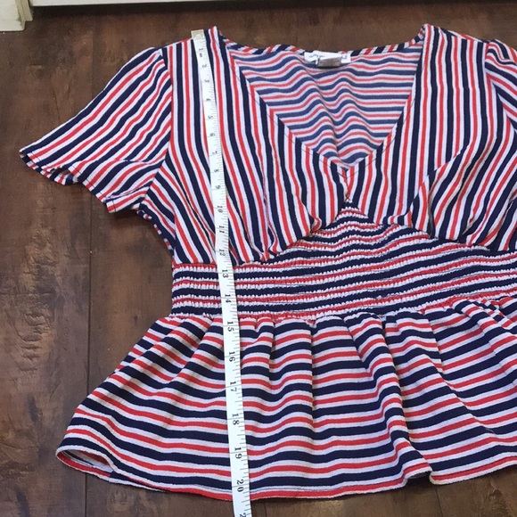 Wearing your heart on your sleeve Red/Blue/White Top size Medium EUC - Picture 8 of 10